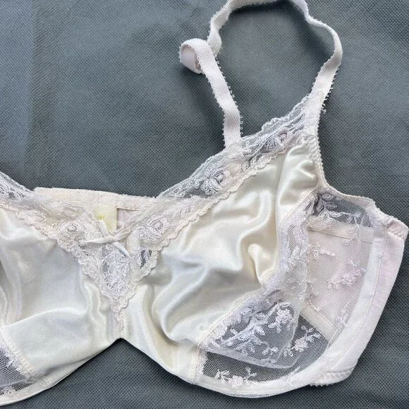 Vintage Victoria's Secret Lacey Bra Light Pink Floral Size 36D/80